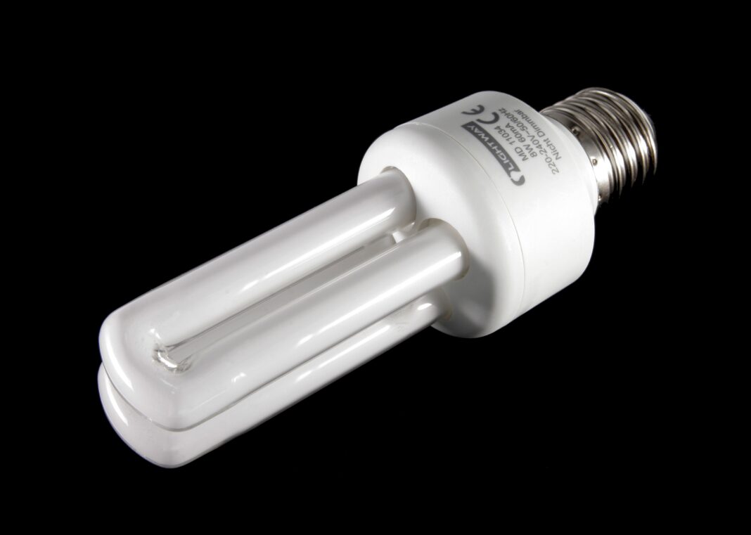 How to Change a Fluorescent Light Bulb